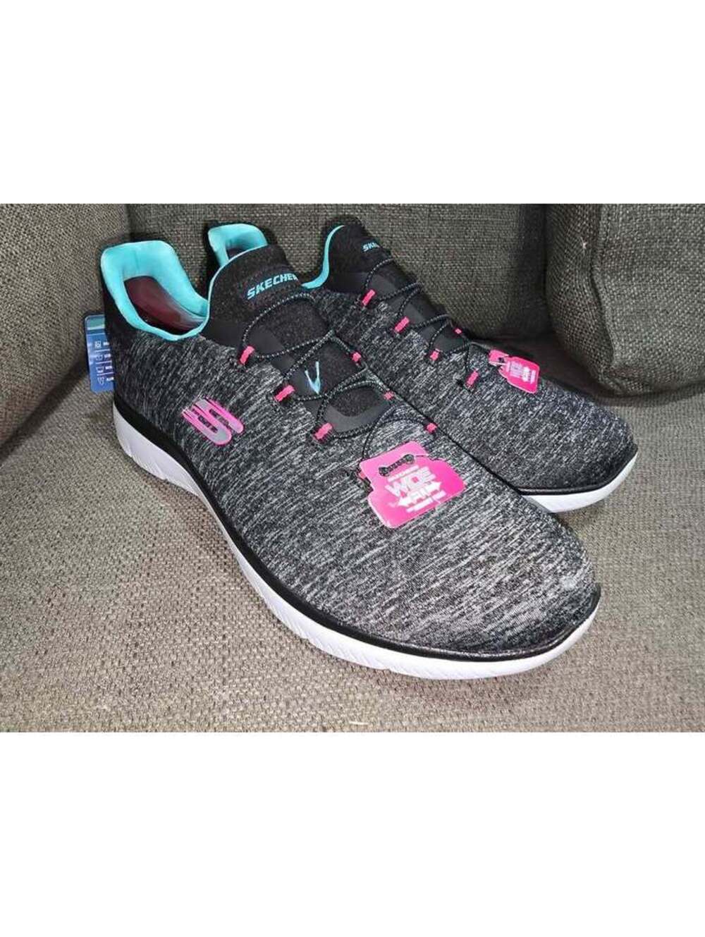 Skechers Womens Summits Quick Getaway Sneaker 12983 Black Size 10
Brand new